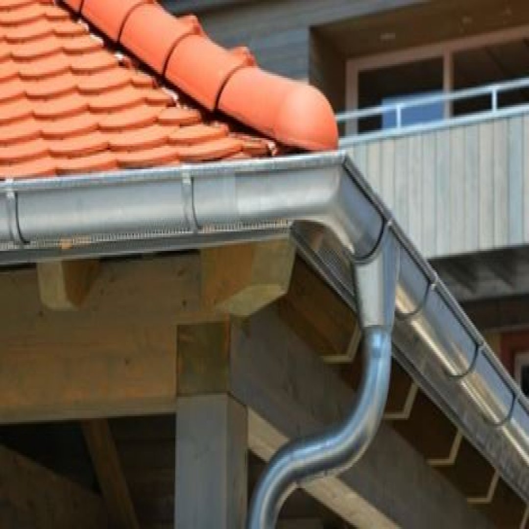 goutiere en zinc et descente